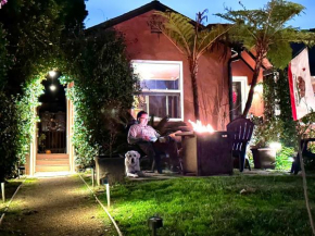 The Vine Studio City - CAL KING - Private Entrance